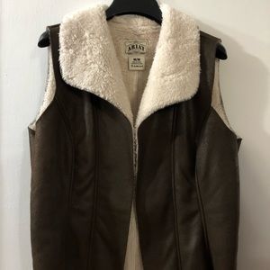 Ariat vest